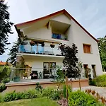 Vendeghaz Apartment