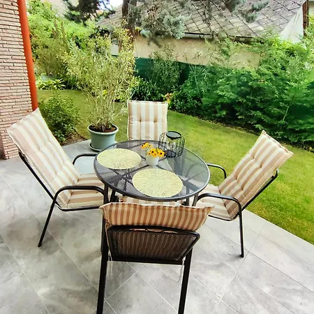 Vendeghaz Διαμέρισμα *