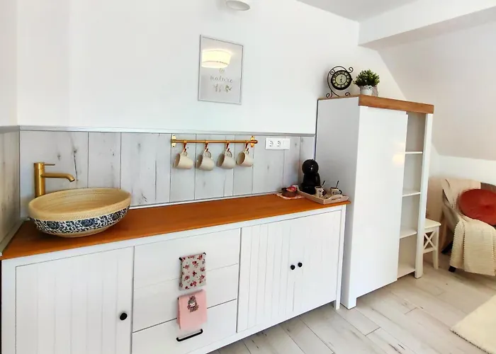 Vendeghaz 아파트 *